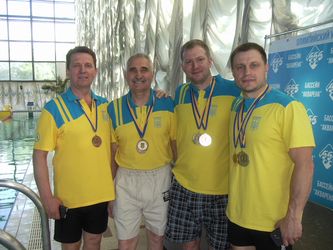 Рівненські ветерани здобули десяток нагород на чемпіонаті України з плавання