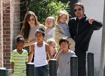 ЗМІ: Анджеліна Джолі може втратити опіку над дітьми