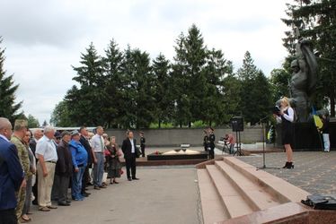У День скорботи і вшанування пам’яті жертв війни в Рівному відбувся мітинг-реквієм