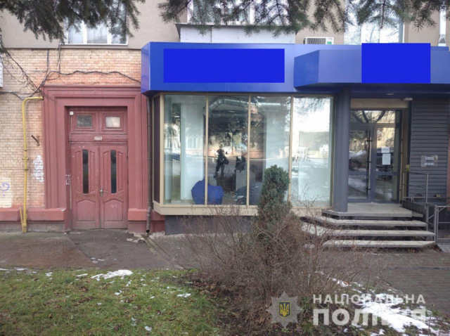 У Рівному хулігани розбили вікно приймальні народного депутата