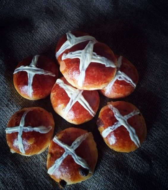Hot cross buns. Англійські великодні хрестові булочки