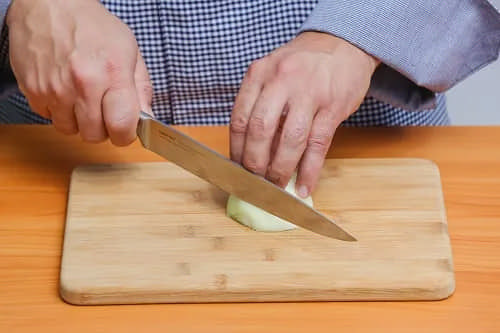 Яким би тупим не був кухонний ніж, заточіть його до гостроти без точильного каменю
