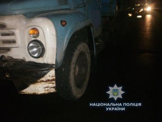 У Костополі під колеса вантажівки потрапив чоловік