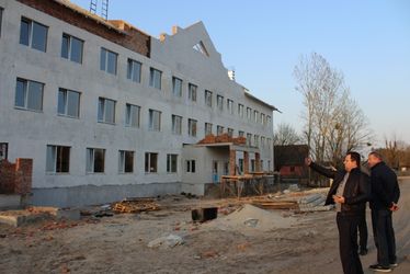 Учням села Озерці будують триповерхову школу