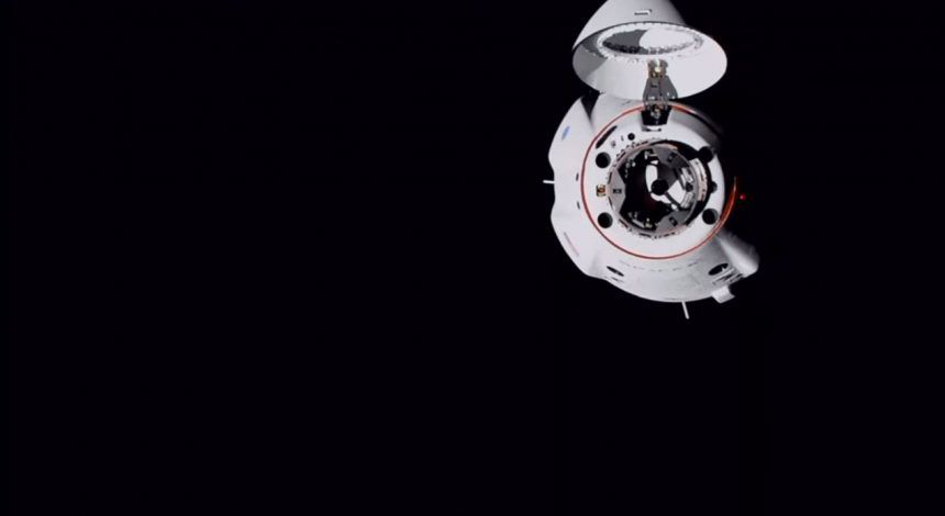 Crew Dragon успешно пристыковался к МКС / фото twitter.com/SpaceX