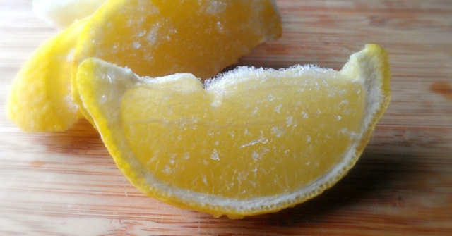 Навіщо заморожувати лимон або секрет лимонної ганчірки