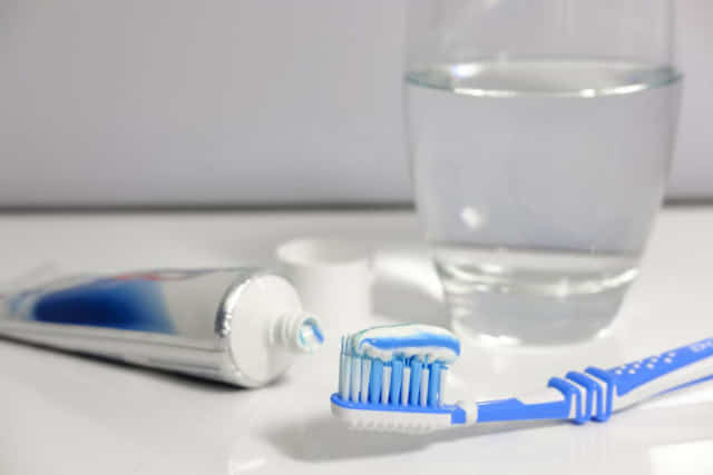 Чи варто заощаджувати зубну пасту при чищенні і чи треба її чергувати?