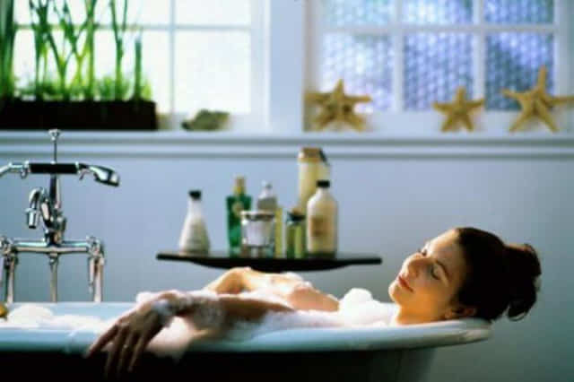 Що краще і корисніше для здоров’я: гаряча ванна чи теплий душ?