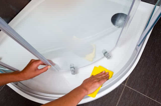 Чим відмити душову кабіну від мильних залишків та вапняного нальоту?