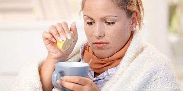 Чому медики не рекомендують вживати газовану воду та горіхи під час застуди?