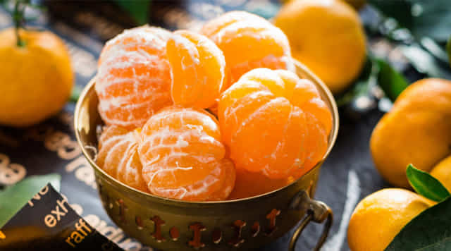 Лайфхак з Японії, який за 10 хвилин зробить найкисліший мандарин солодким