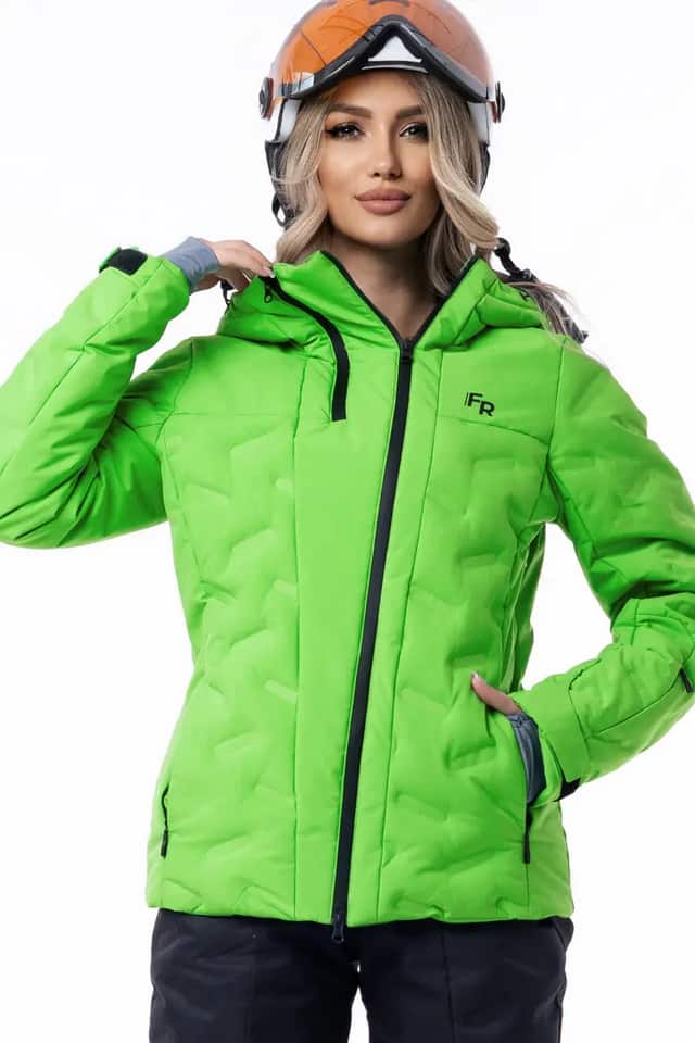 Как выбрать лыжную женскую куртку: гид для модных и активных дам