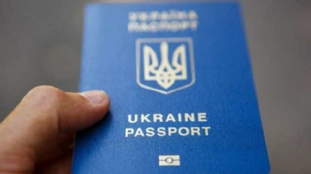 Виїзд із України – за закордонним паспортом, прикордонники пояснюють чому