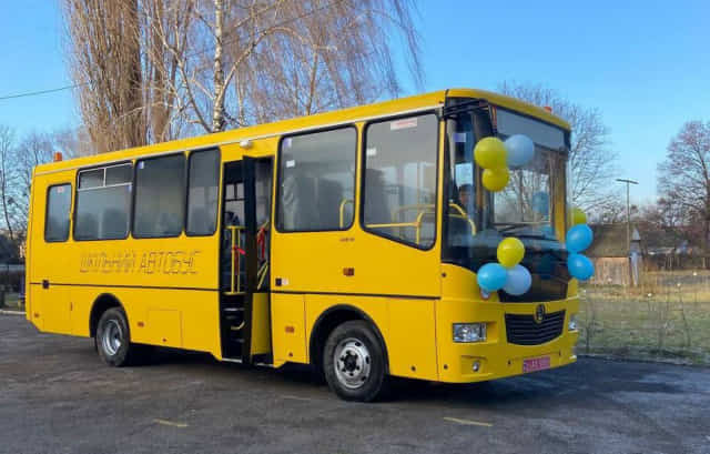 16 шкільних автобусів закупили для громад Рівненщини