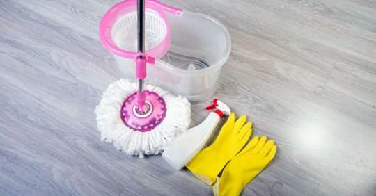 Засіб для миття підлоги: всього два інгредієнти – і підлога блищить