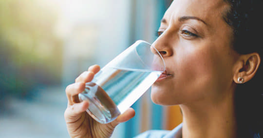 Експерти розповіли, скільки води потрібно пити взимку