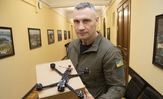 Кличко передав партію FPV-дронів 23 батальйону президентської бригади