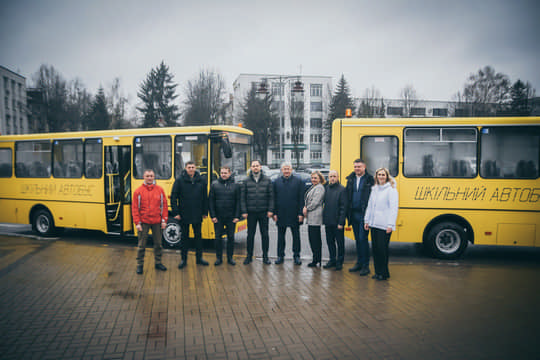 Чехія виділила кошти на закупівлю двох шкільних автобусів для Рівненщини