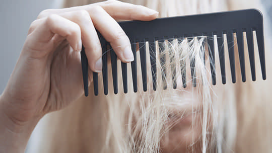 Надлишок яких вітамінів та мінералів може спровокувати випадіння волосся?