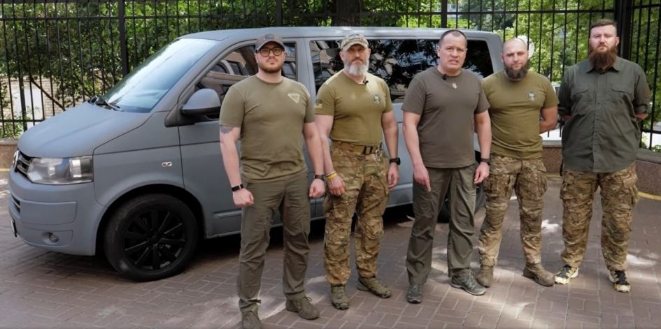 Група «Гюрза» отримала чергову автівку для бойових завдань від волонтерів «Української команди»