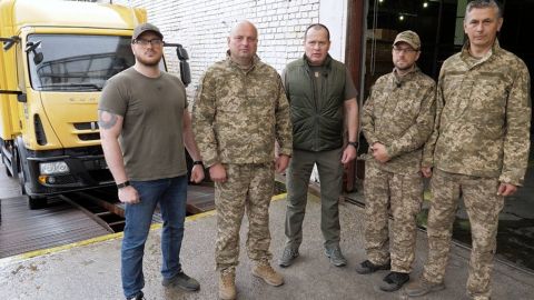 «Українська команда» передала вантажівку бійцям 67 бригади на Покровський напрямок «Українська команда» передала вантажівку бійцям 67 бригади на Покровський напрямок