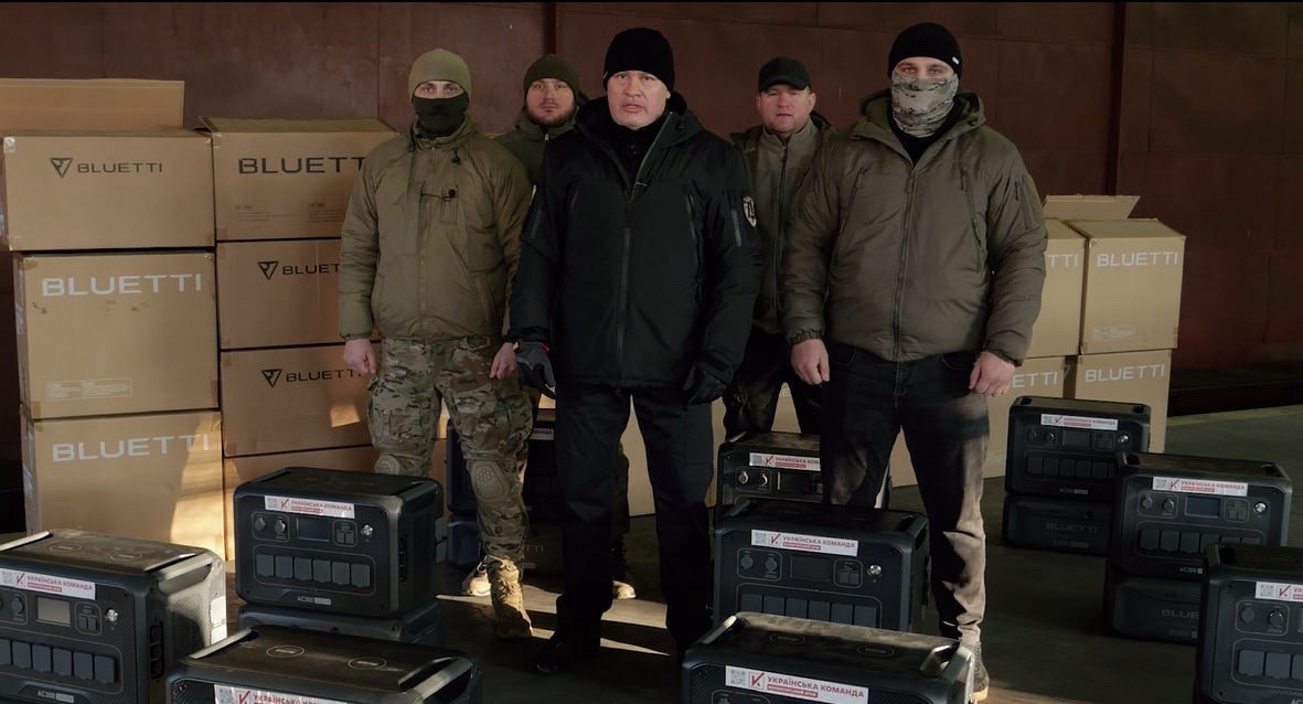 Розвідники ГУР МО отримали потужні зарядні станції від волонтерів «Української команди»