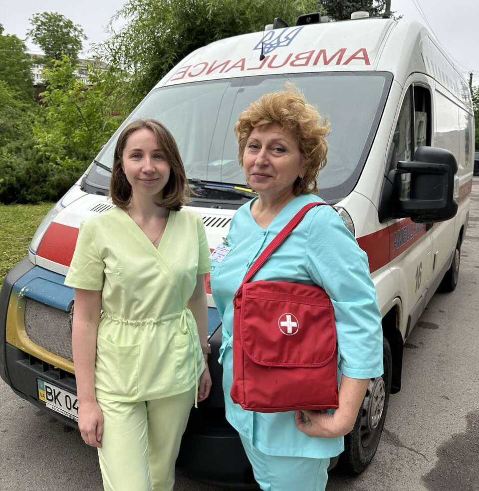 Мобільні бригади обласної інфекційної лікарні надають допомогу важкохворим удома