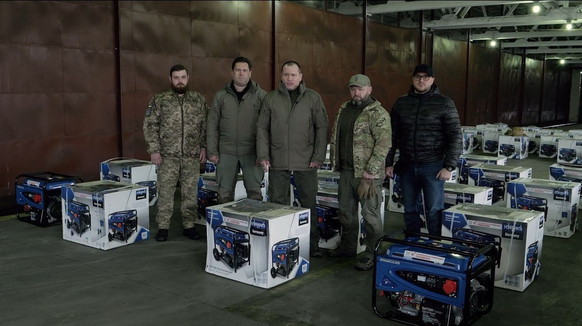 «Українська команда» передала велику партію генераторів бригаді «Ахіллес»